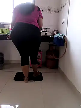 Snapshot of Selina_6 chatting on January 2025 01:50:01 AM Selina 6 online show from January 2025 01:50:01 AM