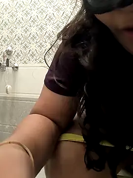 Snapshot of Selina_6 chatting on January 2025 11:51:01 PM Selina 6 online show from January 2025 11:51:01 PM