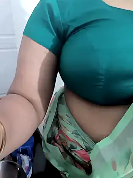 Snapshot of Selina_6 chatting on January 2025 03:02:01 PM Selina 6 online show from January 2025 03:02:01 PM