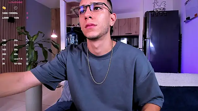 Snapshot of SymonPrince chatting on September 2025 03:05:01 PM SymonPrince online show from September 2025 03:05:01 PM