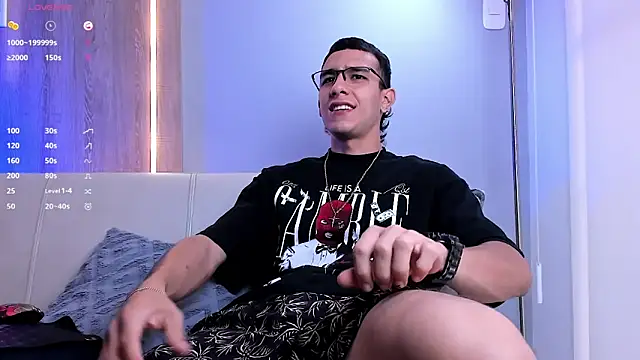 Snapshot of SymonPrince chatting on October 2025 09:59:01 PM SymonPrince online show from October 2025 09:59:01 PM