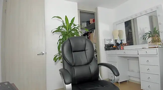 Snapshot of charlotte_tiller chatting on February 2025 11:48:01 PM charlotte tiller online show from February 2025 11:48:01 PM