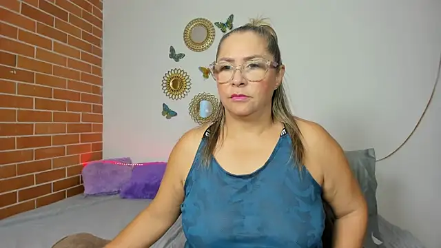 Snapshot of maja_hills chatting on January 2025 01:17:01 PM maja hills online show from January 2025 01:17:01 PM