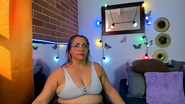 Snapshot of maja_hills chatting on February 2025 08:42:01 PM maja hills online show from February 2025 08:42:01 PM