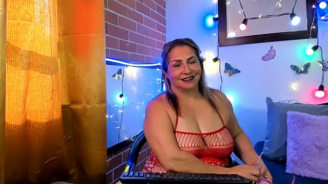 Snapshot of maja_hills chatting on February 2025 09:04:01 PM maja hills online show from February 2025 09:04:01 PM