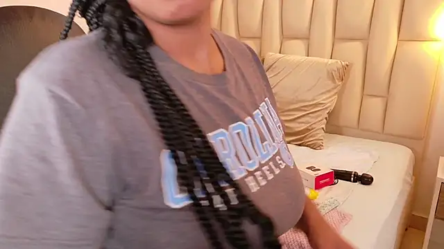 lia mariana online show from November 2025 10:04:02 PM