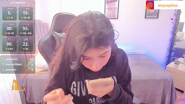 Amy joones online show from January 2025 07:57:01 PM