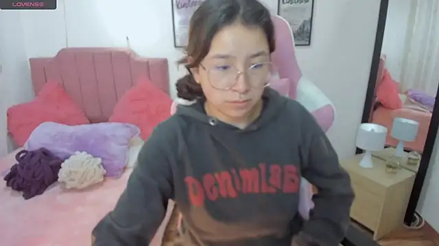 Amy joones online show from November 2025 12:26:01 PM