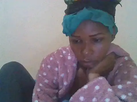 Snapshot of CharlotteDee chatting on October 2025 06:03:01 AM CharlotteDee online show from October 2025 06:03:01 AM
