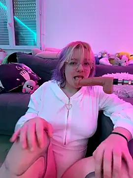 Snapshot of LaskaLeRoomba chatting on December 2025 09:58:02 AM LaskaLeRoomba online show from December 2025 09:58:02 AM