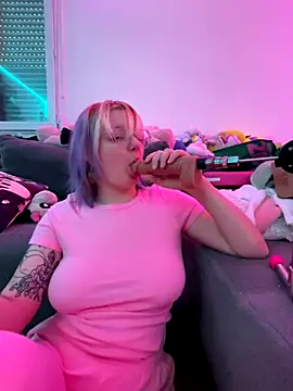 Snapshot of LaskaLeRoomba chatting on December 2025 01:53:01 PM LaskaLeRoomba online show from December 2025 01:53:01 PM