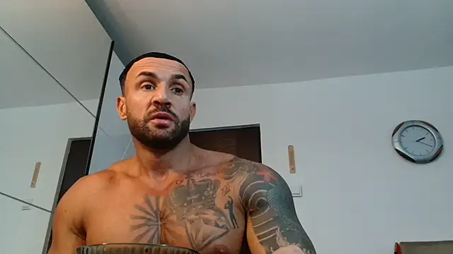 Magnificmuscles89 online show from May 2026 11:19:01 AM