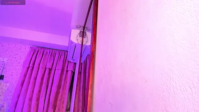 Snapshot of kitty_roouse chatting on January 2025 01:42:02 AM kitty roouse online show from January 2025 01:42:02 AM