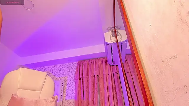 Snapshot of kitty_roouse chatting on February 2025 04:06:01 AM kitty roouse online show from February 2025 04:06:01 AM