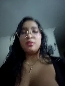 Snapshot of kitty_roouse chatting on February 2026 06:53:02 AM kitty roouse online show from February 2026 06:53:02 AM