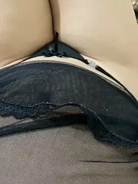 Snapshot of couple_shy chatting on October 2025 01:50:02 AM couple shy online show from October 2025 01:50:02 AM