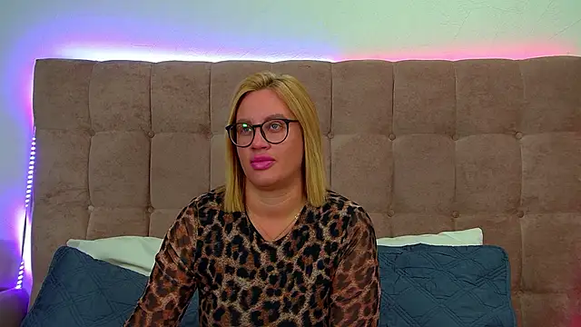 MariaNeumann online show from October 2025 06:24:02 AM