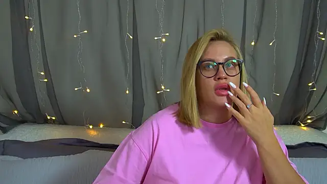 MariaNeumann online show from November 2025 06:29:02 PM