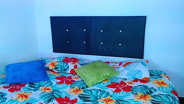 Snapshot of pleasure_and_fantasy chatting on February 2025 03:13:02 AM pleasure and fantasy online show from February 2025 03:13:02 AM