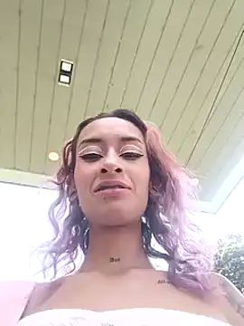 Snapshot of Rob_and_lizzy chatting on December 2024 06:06:01 PM Rob and lizzy online show from December 2024 06:06:01 PM