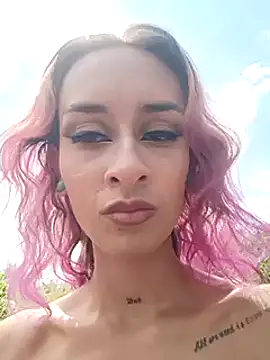 Snapshot of Rob_and_lizzy chatting on January 2025 06:28:01 PM Rob and lizzy online show from January 2025 06:28:01 PM