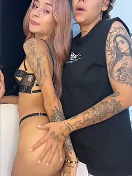 Snapshot of Rob_and_lizzy chatting on January 2026 04:28:01 AM Rob and lizzy online show from January 2026 04:28:01 AM