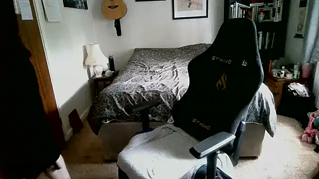 Snapshot of Hairy_Guy30 chatting on October 2025 03:36:01 PM Hairy Guy30 online show from October 2025 03:36:01 PM