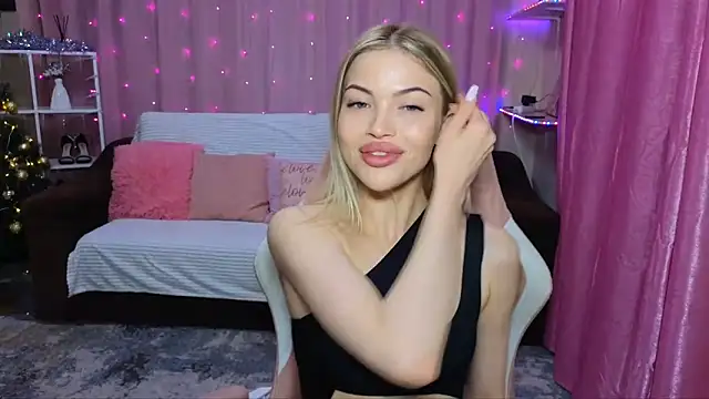 EmmyMills online show from December 2024 07:21:02 PM