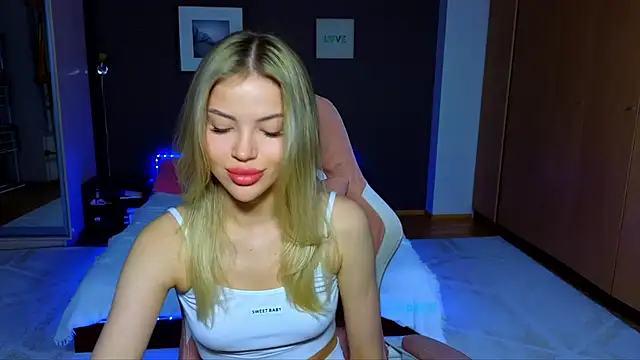 EmmyMills online show from March 2025 10:02:02 PM