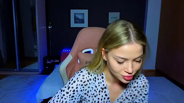 EmmyMills online show from March 2025 09:34:01 PM