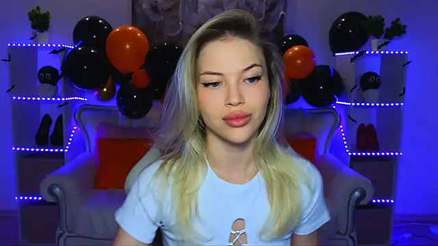 EmmyMills online show from October 2025 09:17:02 PM