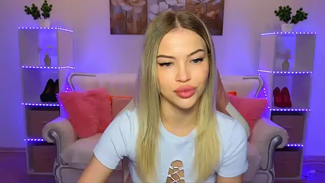 EmmyMills online show from November 2025 11:38:02 PM