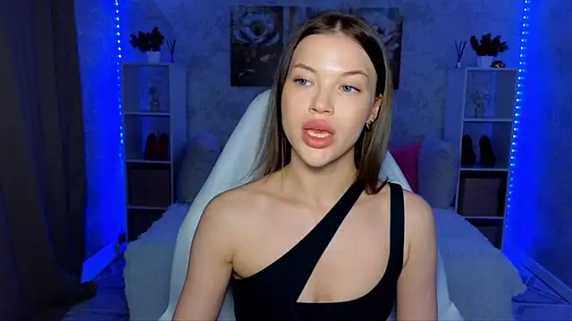 EmmyMills online show from June 2026 08:32:02 PM