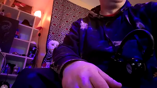 Mic Oxinner online show from October 2025 09:05:02 AM