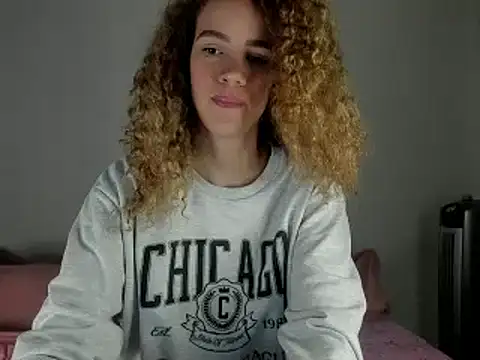 Snapshot of Zamu_1992 chatting on December 2024 10:55:02 AM Zamu 1992 online show from December 2024 10:55:02 AM