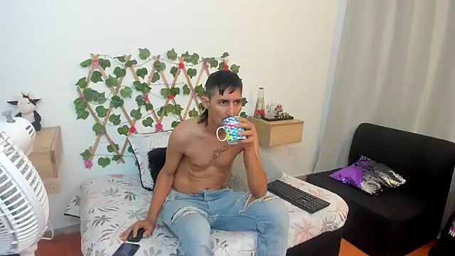 Snapshot of Zamu_1992 chatting on February 2025 03:15:02 AM Zamu 1992 online show from February 2025 03:15:02 AM