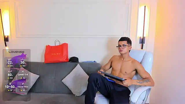 Paradise boy s online show from January 2026 07:37:02 PM