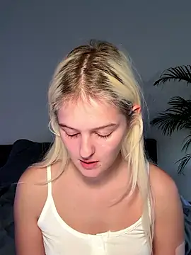 Snapshot of Allylove03 chatting on December 2024 04:50:01 PM Allylove03 online show from December 2024 04:50:01 PM