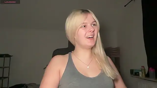 Snapshot of Allylove03 chatting on September 2025 06:10:01 PM Allylove03 online show from September 2025 06:10:01 PM