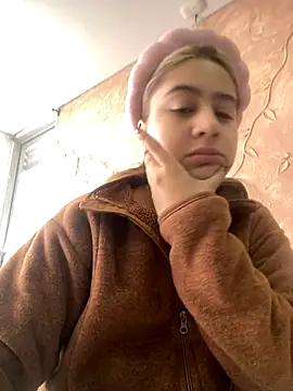 Miabonnett  online show from October 2025 12:06:02 PM