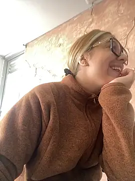 Miabonnett  online show from November 2025 12:06:02 PM