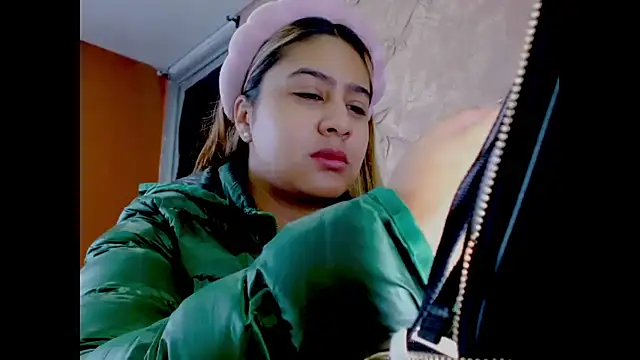 Miabonnett  online show from January 2026 12:21:01 PM