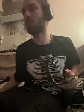 Snapshot of pervy_devil chatting on December 2025 09:31:02 PM pervy devil online show from December 2025 09:31:02 PM