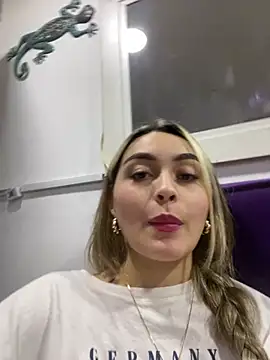 Snapshot of emma_oxford chatting on December 2024 02:33:02 AM emma oxford online show from December 2024 02:33:02 AM