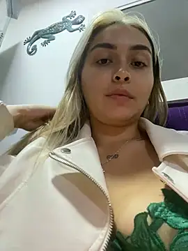 Snapshot of emma_oxford chatting on January 2025 07:37:01 AM emma oxford online show from January 2025 07:37:01 AM