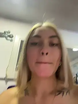 Snapshot of emma_oxford chatting on January 2025 08:35:01 PM emma oxford online show from January 2025 08:35:01 PM