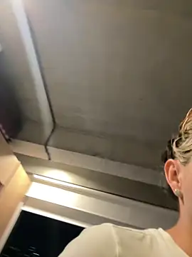 Snapshot of emma_oxford chatting on March 2026 11:40:01 PM emma oxford online show from March 2026 11:40:01 PM