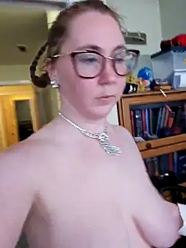 Snapshot of littlelustlamb chatting on December 2024 07:01:02 PM littlelustlamb online show from December 2024 07:01:02 PM