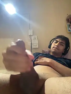 Snapshot of beautifulMax chatting on March 2026 08:10:02 AM beautifulMax online show from March 2026 08:10:02 AM