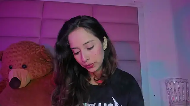 little-Emma online show from December 2025 03:24:02 AM